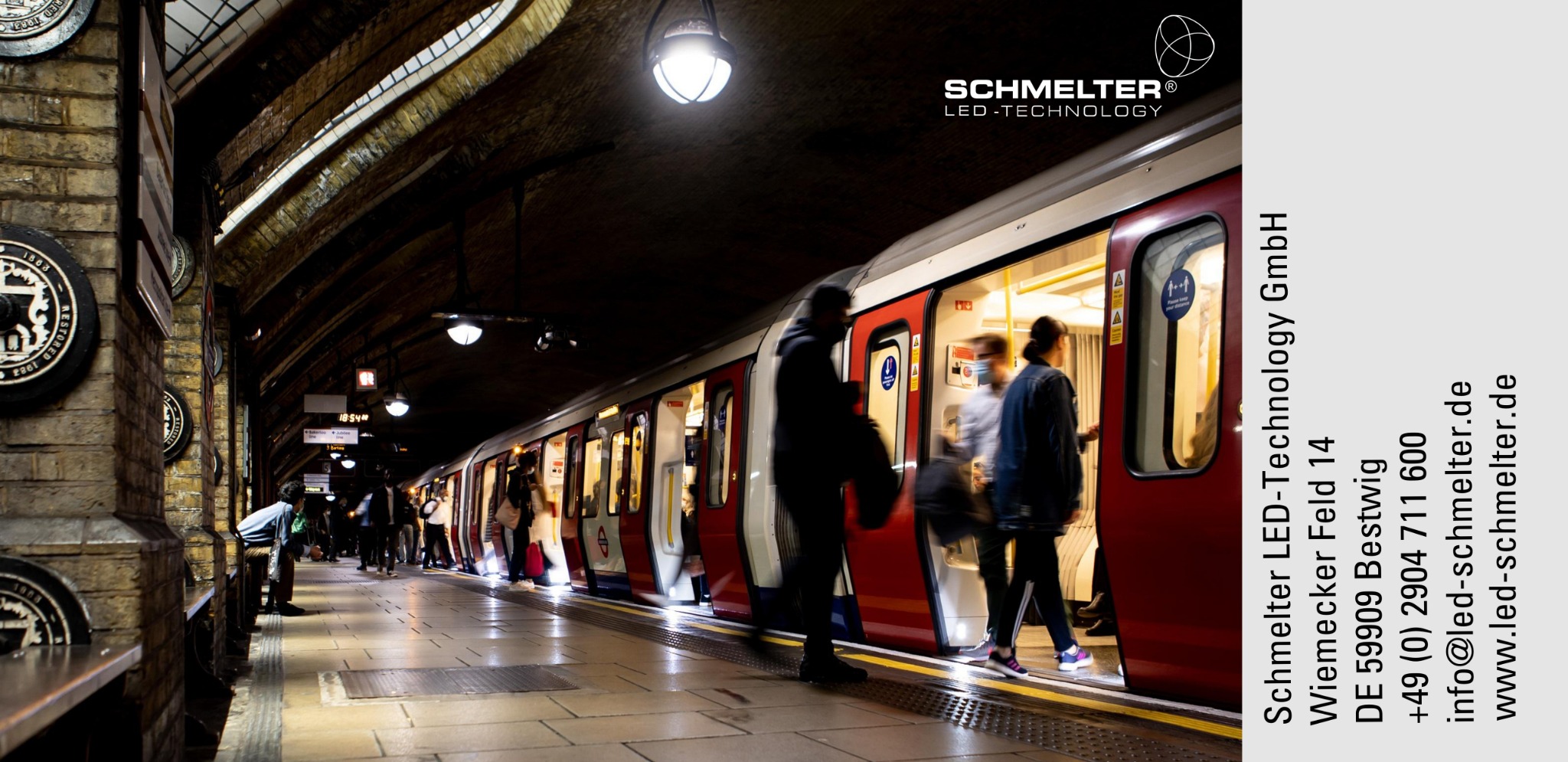 Schienenfahrzeug im Fahrgastbetrieb