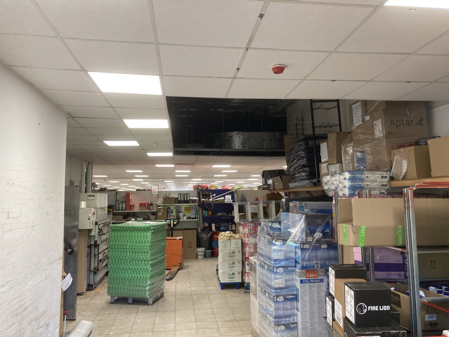 Montage eines NOVIS LED-Panels im Jawoll-Markt Wildeck-Obersuhl
