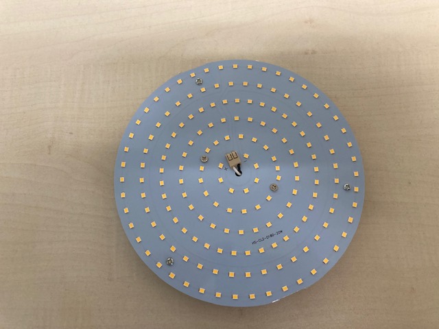Magnetisch befestigte LED-Leiterplatte für bestehende Leuchten